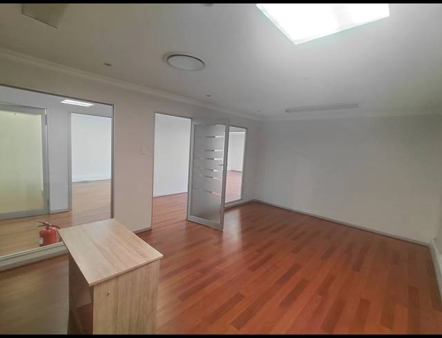 118M² OFFICE TO LET IN FOURWAYS